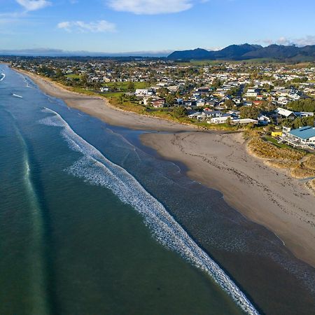 Tasman Holiday Parks - Waihi Beach Exterior foto Aerial view of the beach at Waikuku